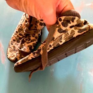 Boys toms size y12. Brand new condition.